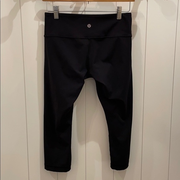 Great Lululemon Black Wunder Under Leggings—EUC - Picture 4 of 6